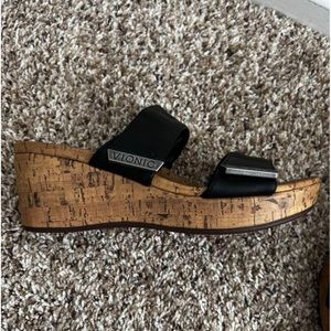 New Vionic Black Sandals Size 7M